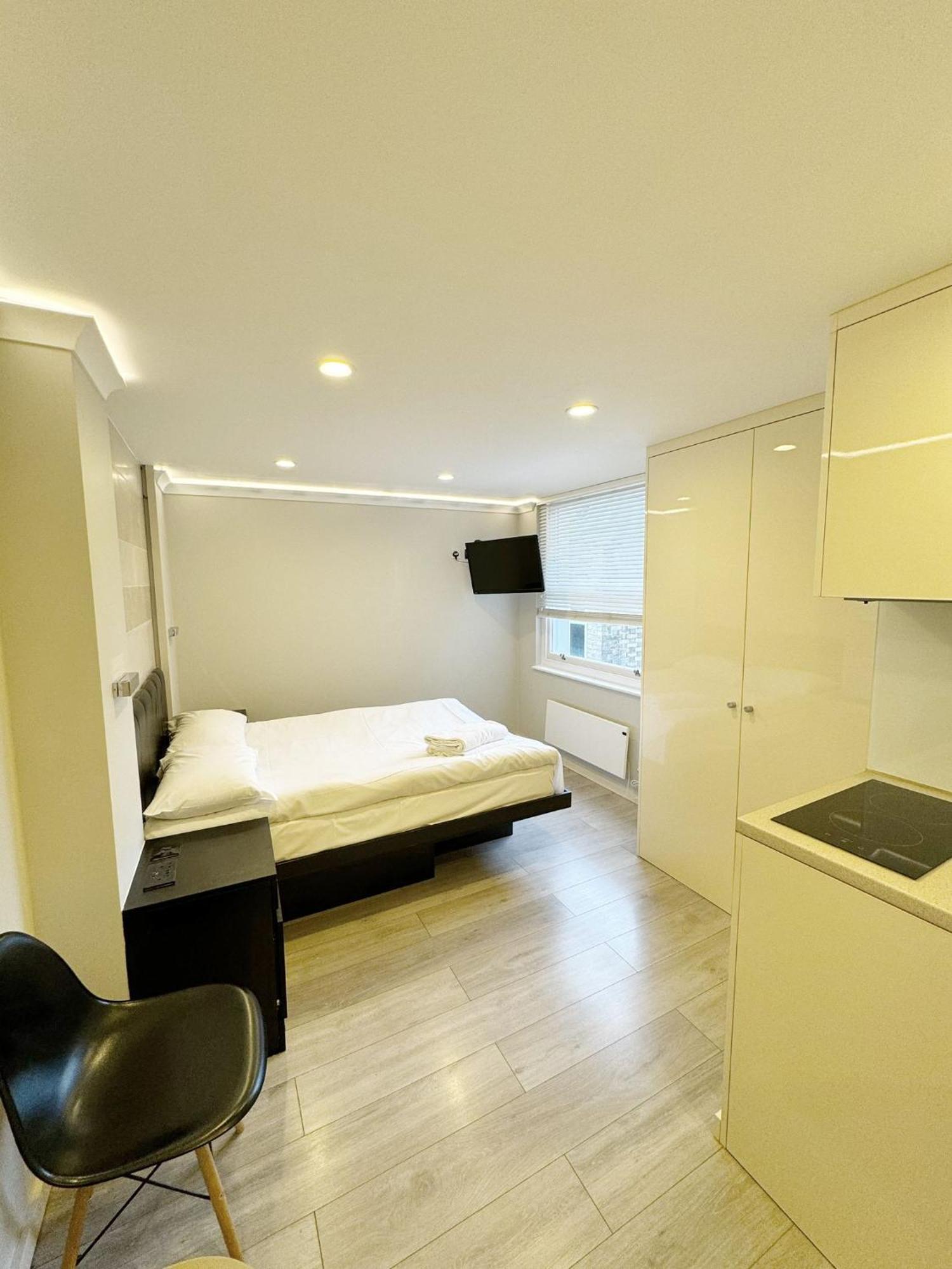 95 Studios London Luaran gambar